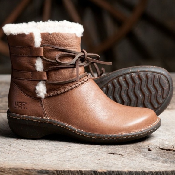 UGG 'Caspia' Winter Boots Women's size 8 Bohemian Leather Comfortable Outdoor - Picture 3 of 13